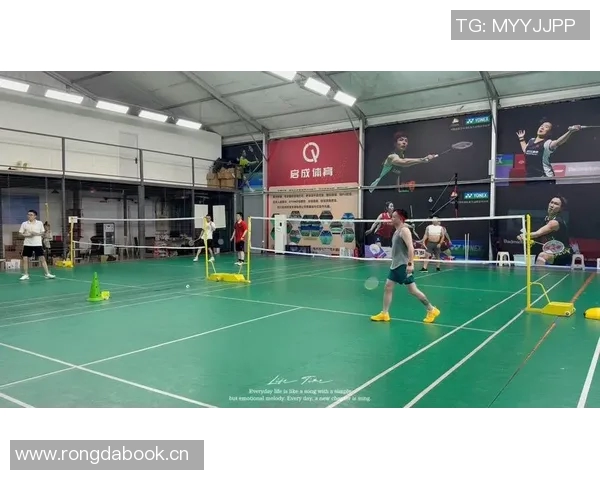 中国羽毛球明星运动员的成长历程与国际赛场上的辉煌成就分析